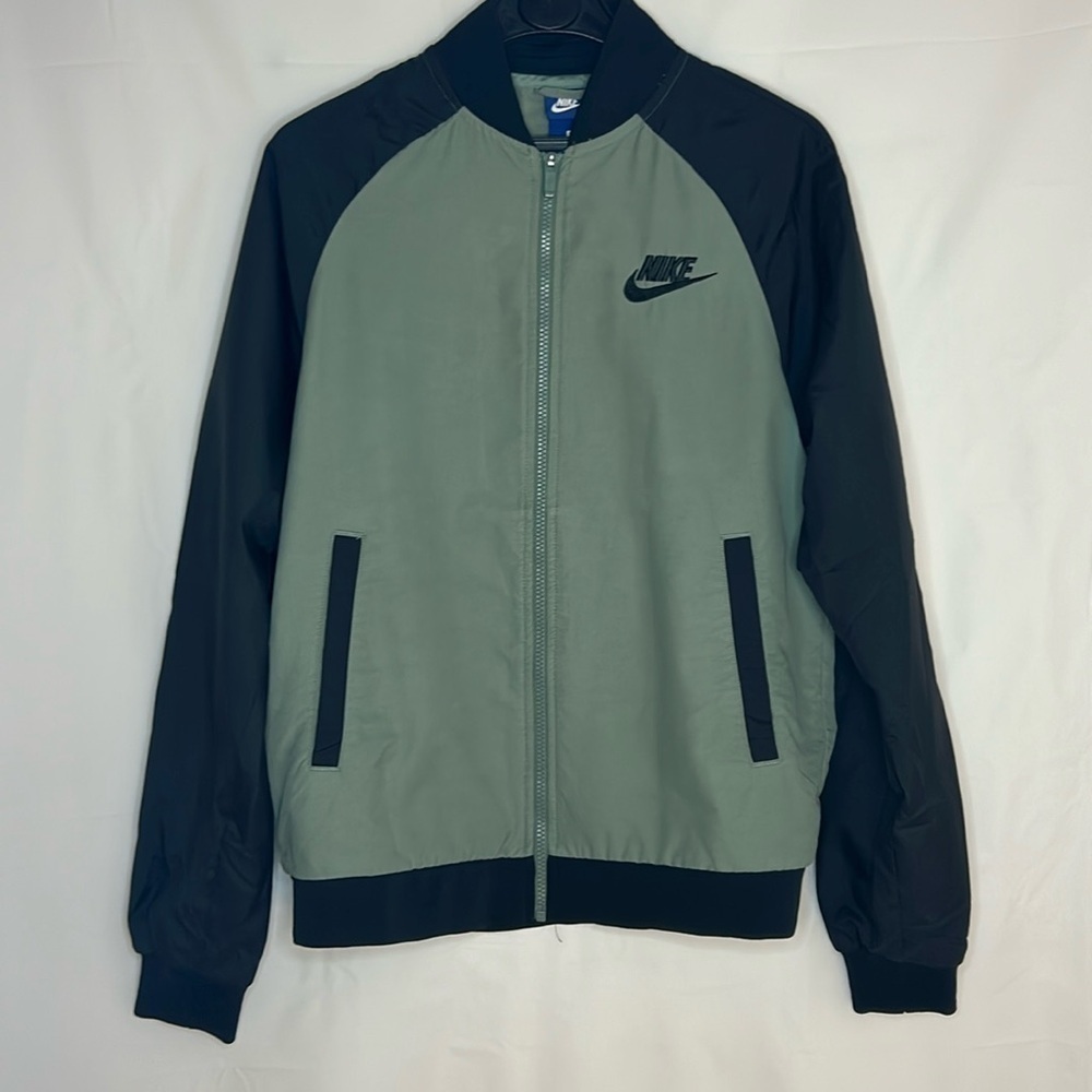 Nike bomber jacket women’s size small Gorpcore Athleisure fall/spring olive
